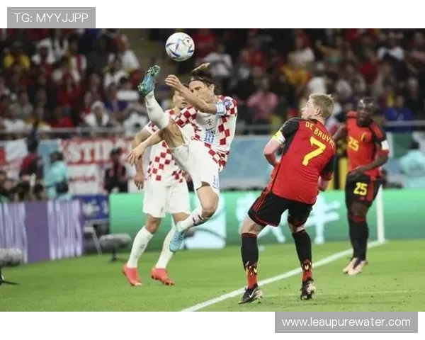 德布劳内 vs 哈维：时代中场风格对比分析