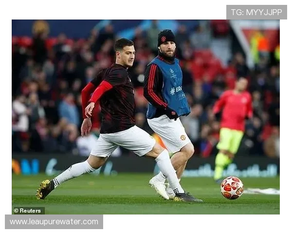 斯通斯与巴斯托尼:出球型中卫发展路径对比 斯通斯与巴斯托尼:出球型中卫发展路径对比